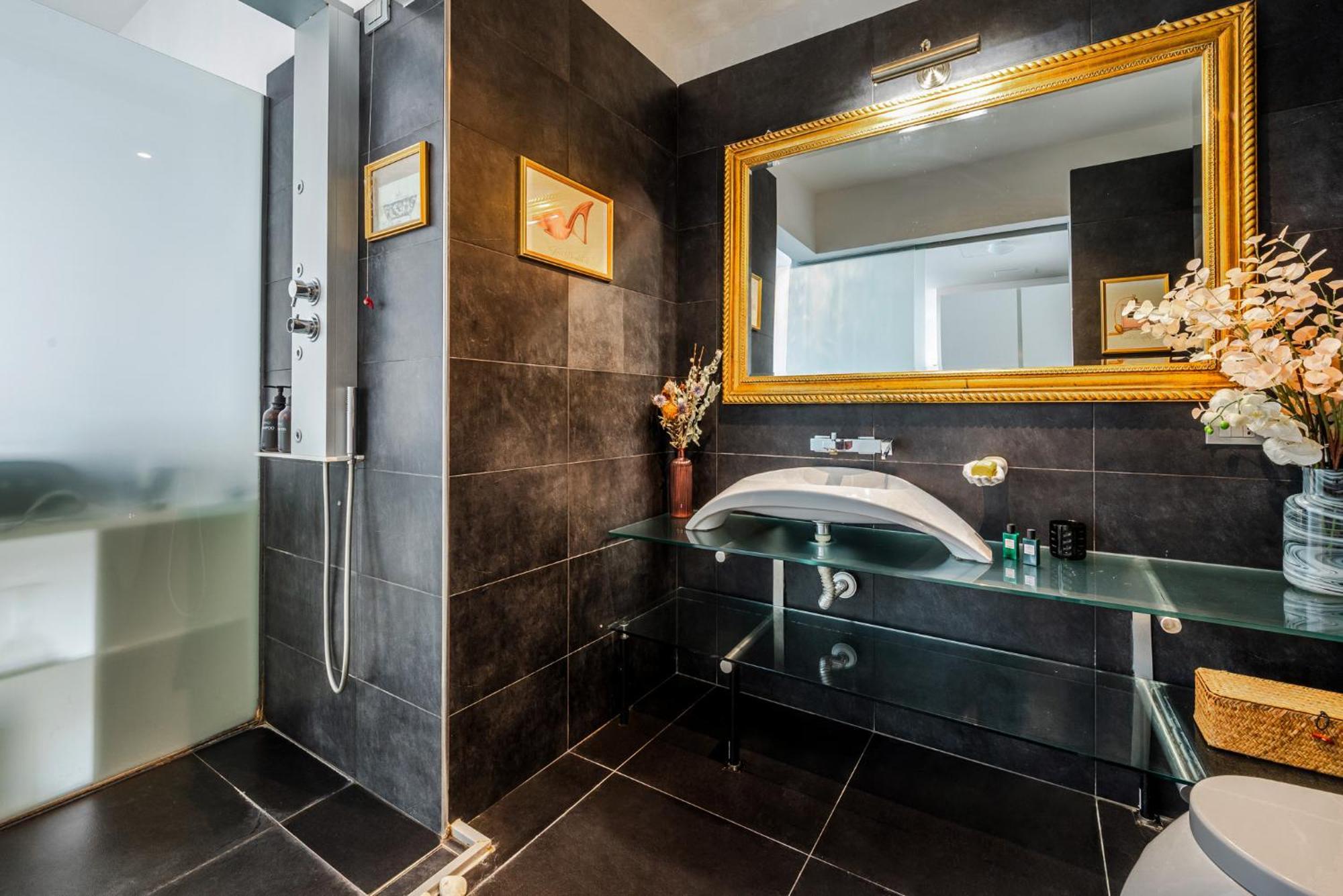 The Boutique Houses - Iconic Suite In Galleria Duomo With Private Parking Milán Exterior foto